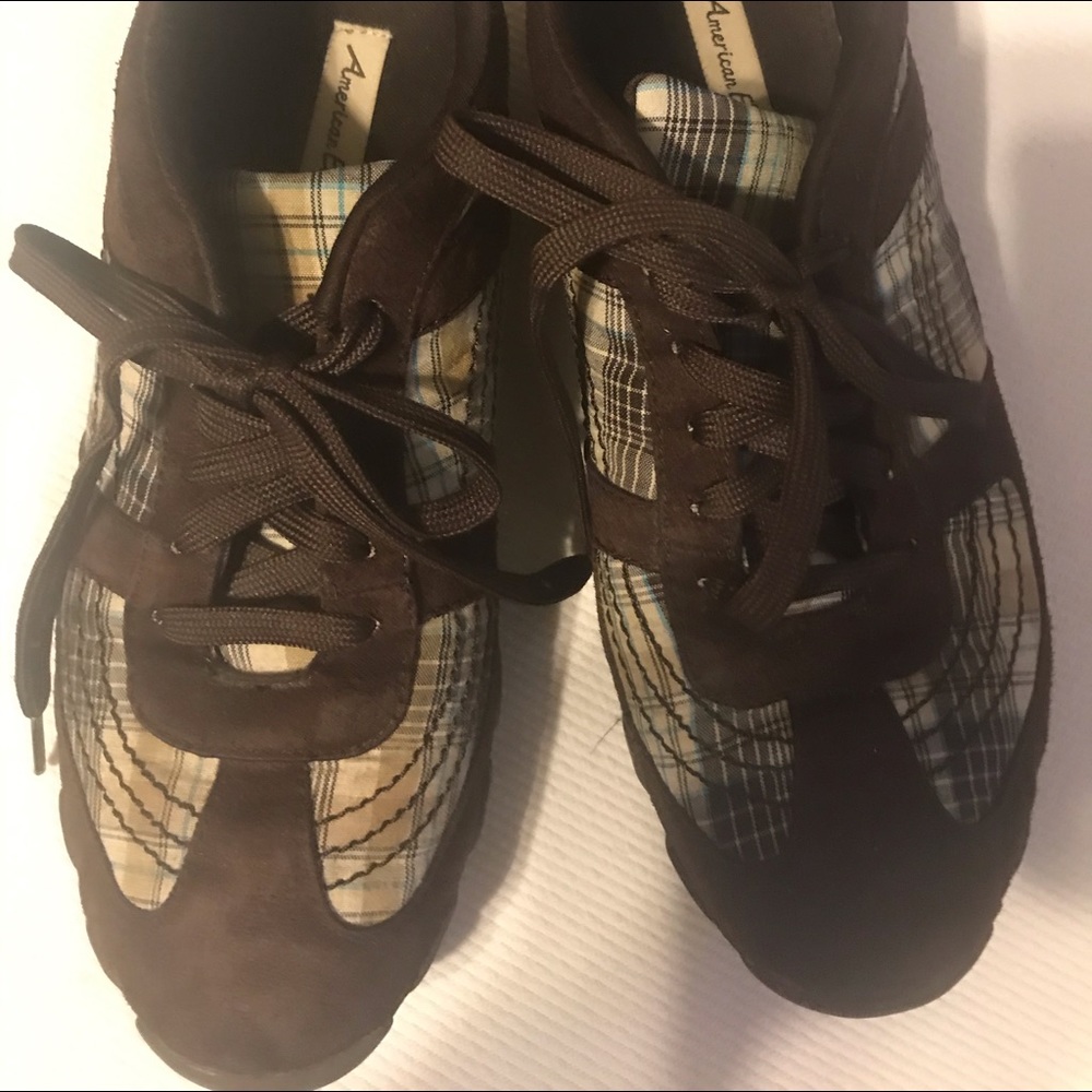 Sneaker shoes